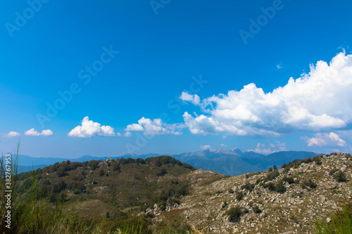 Gebirge zum Küstenwandern auf der französischen Insel Korsika. Der Parc Naturel de la Corse , Korsika