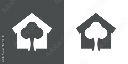 Concepto casa verde. Ecología. Icono plano casa con árbol en espacio negativo en fondo gris y fondo blanco