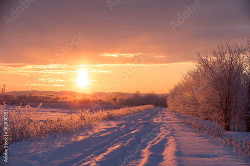 Severe winter morning with sun pillar © occhi244