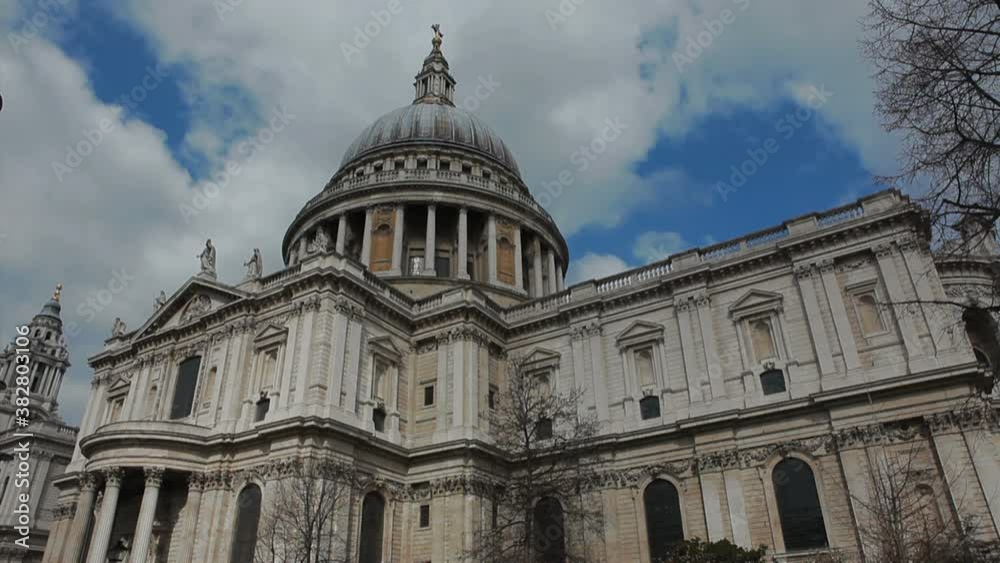 St Paul´s Cathedral Time lapse rolling clouds. Clouds making shadow St Paul´s Cathedral Time lapse rolling clouds. Clouds making shadow