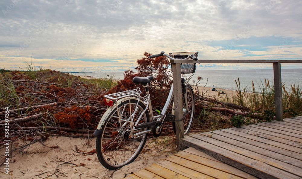 Fototapeta premium Bicycle on the beach