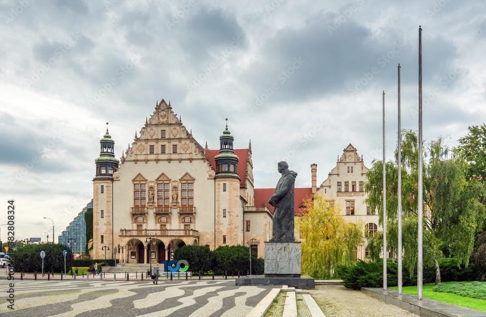 Obraz premium Old architecture in center of poznan places for travel: Poznan / Poland - October 04, 2020