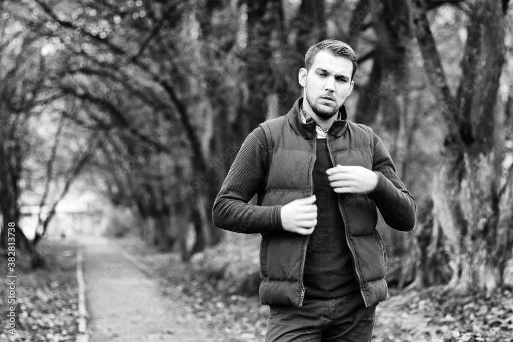 Obraz premium Young beard man outdoor