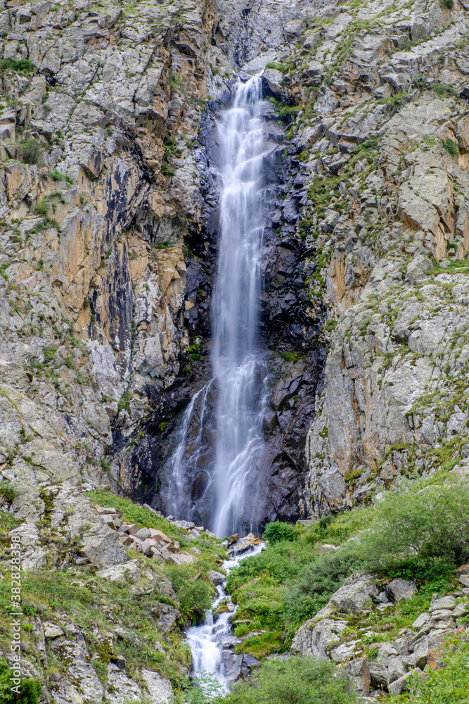 Obraz premium waterfall in the mountains