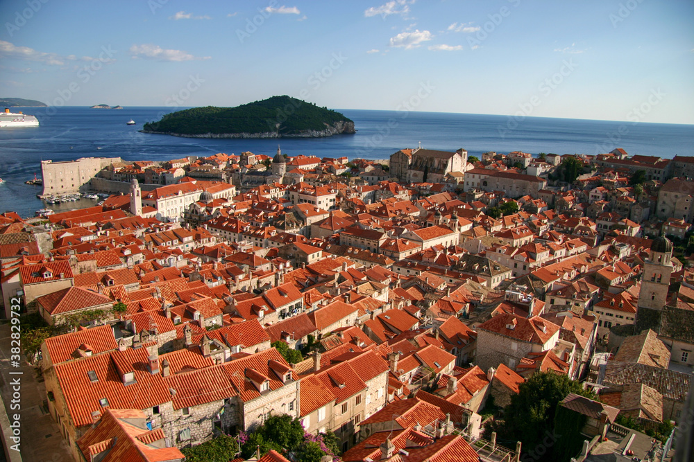 Φωτογραφία Beautiful Panorama Cityscape of Dubrovnik Old Town Roofs in Croatia