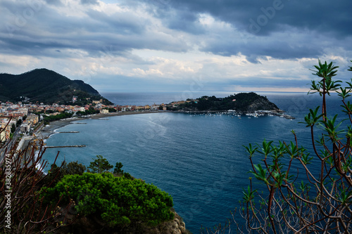 Foto scattata lungo la passeggiata che collega Sestri Levante con le Rocche di Sant'Anna.