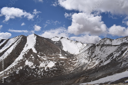 snow covered mountains in khardunga la world highest motorable road © suchit