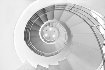 Fotobehang Trappen Witte spiraaltrap minimalistisch ontwerp  © L Si Saber