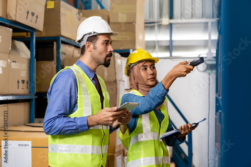 Canvas Print Warehouse manager working inventory with worker about logistic