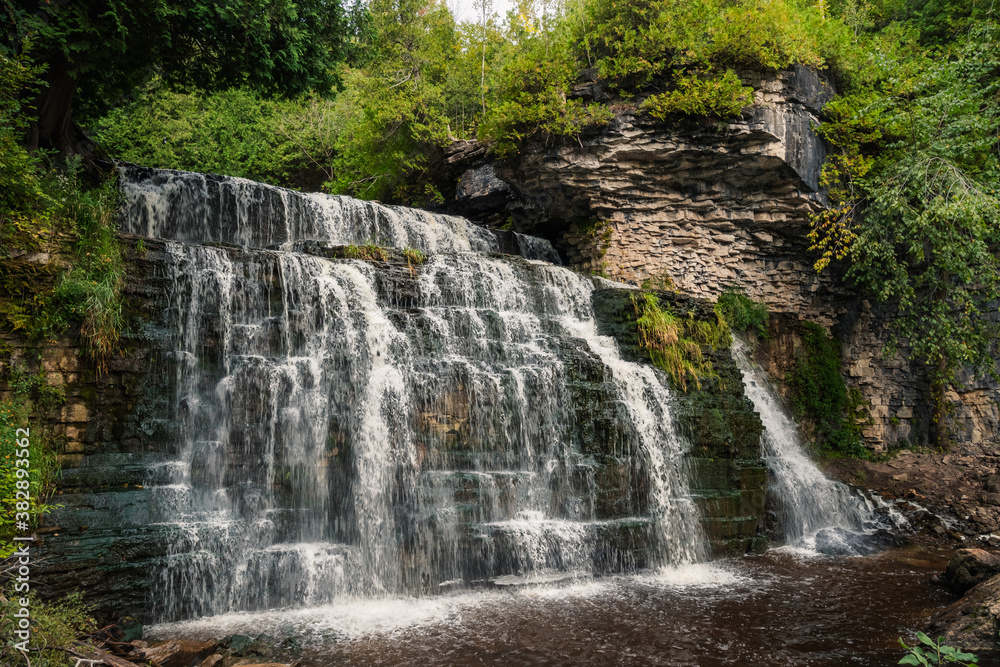 Obraz premium waterfall in the forest