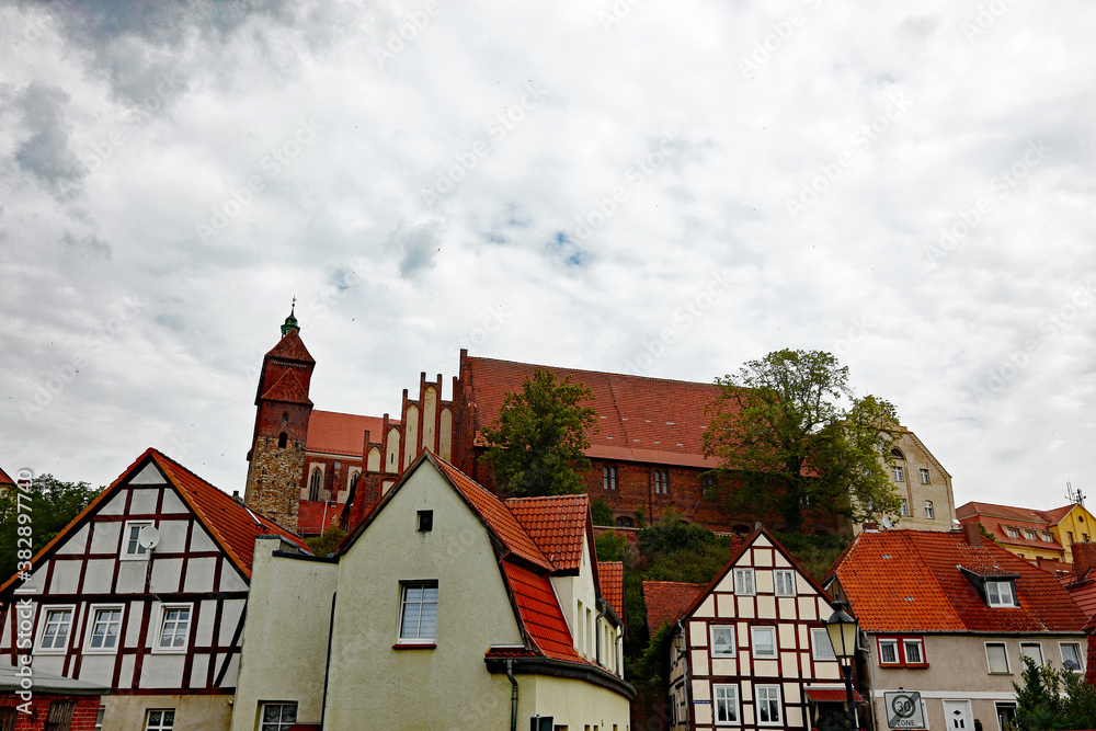 Havelberg in Sachsen Anhalt Dom mit Häusern 