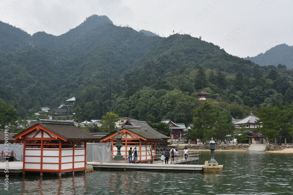 Fototapeta premium 日本の広島県の宮島の美しい風景