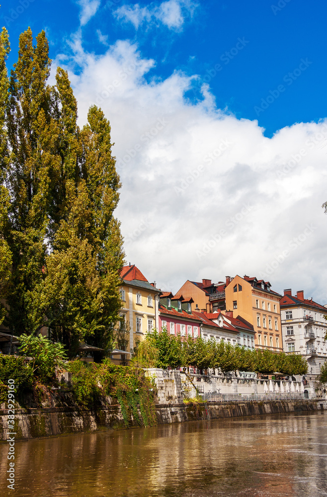 Fototapeta premium Autumn in the old town