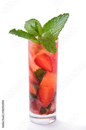 DRINK COM MORANGO E HORTELA
