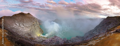 фотографія Lake and Sulfur Mine at Khawa Ijen Volcano Crater, Java Island, Indonesia