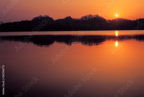 Fototapeta Naklejka Na Ścianę i Meble -  sunset view of lake