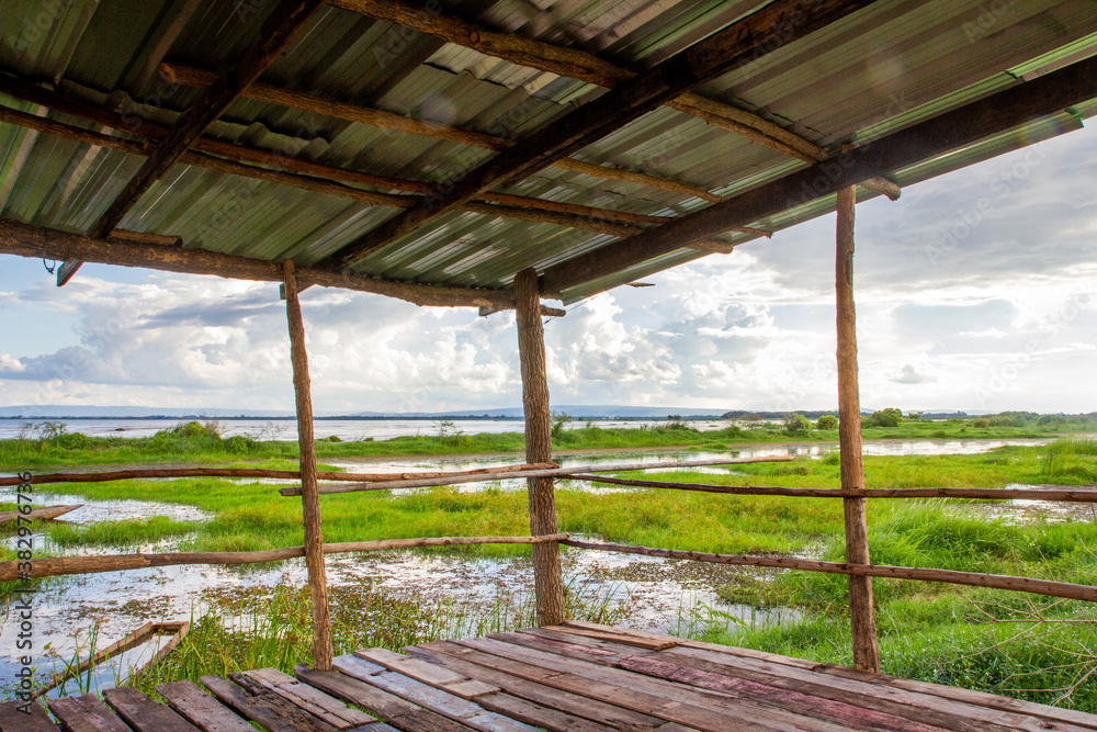 The spacious river hut overlooks the beautiful sky and distant mountains. The spacious river hut overlooks the beautiful sky and distant mountains.