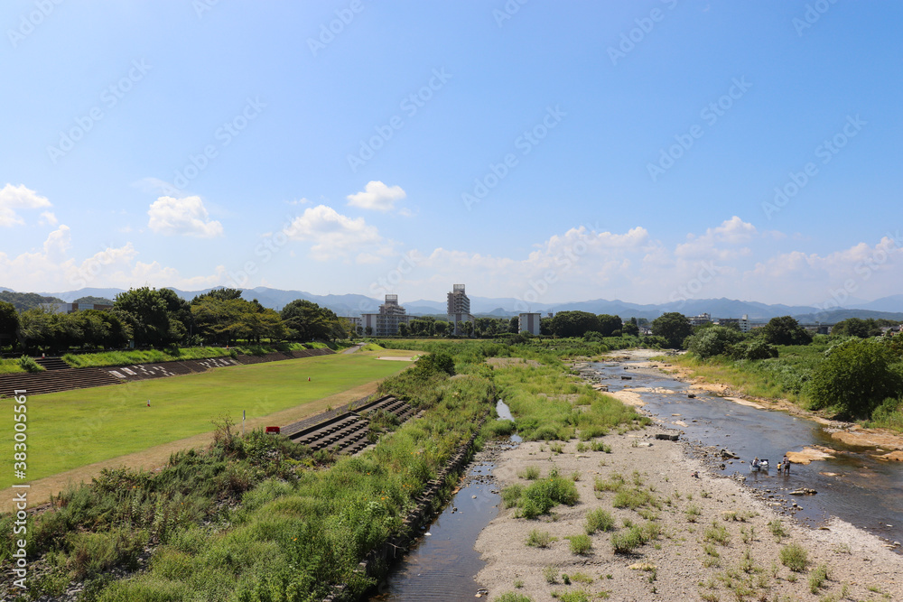 鶴巻橋から見た浅川（東京都八王子市）