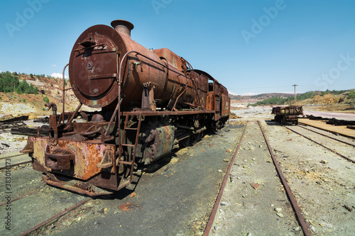 Obraz w ramie antigua locomotoca abandonada en el parque minero de minas de rio tinto huelva