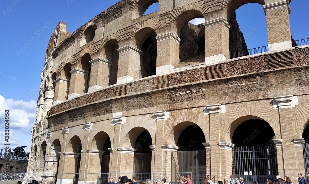 External view of a part of the facade of the Colosseum.