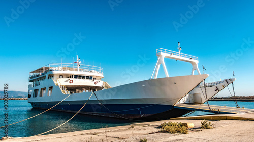 Fähre in einem griechischen Hafen 