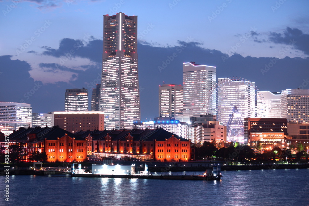 Fototapeta premium 横浜みなとみらいの夜景