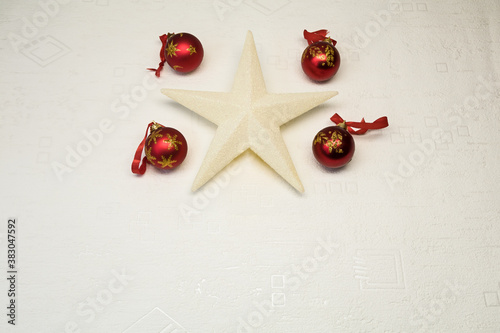 Décoration de Noël sur fond blanc texture neige carte de vœux joyeux Noël