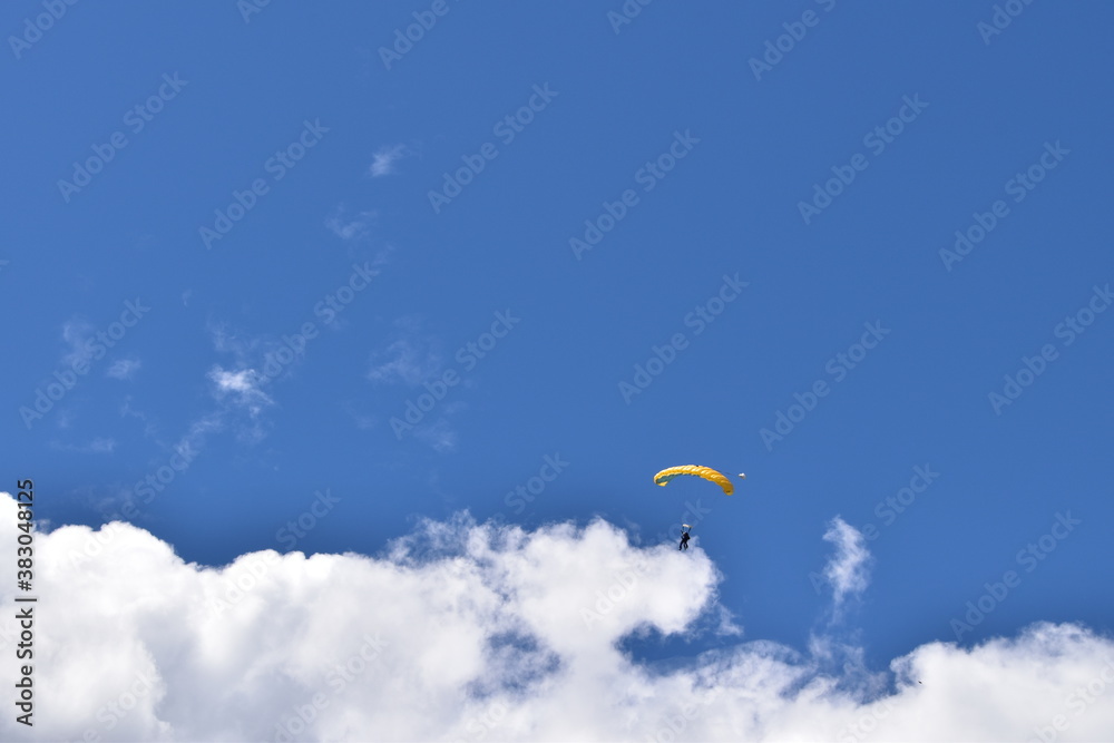 Skydiving and Paragliding in Queenstown, New Zealand Skydiving and Paragliding in Queenstown, New Zealand