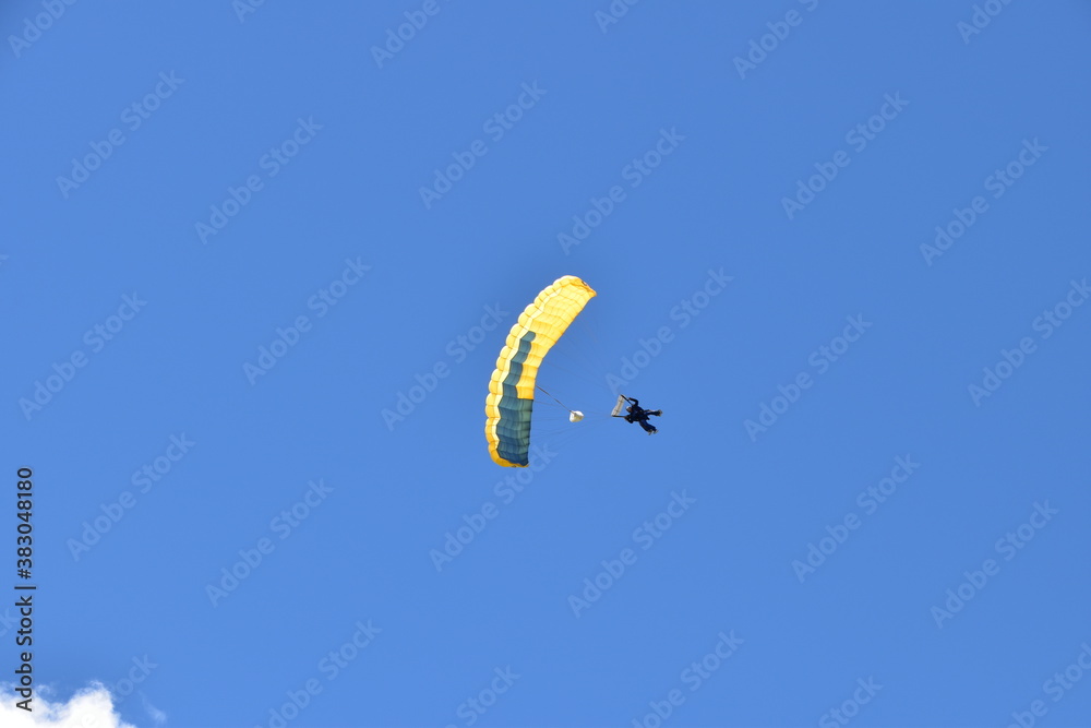 Skydiving and Paragliding in Queenstown, New Zealand Skydiving and Paragliding in Queenstown, New Zealand