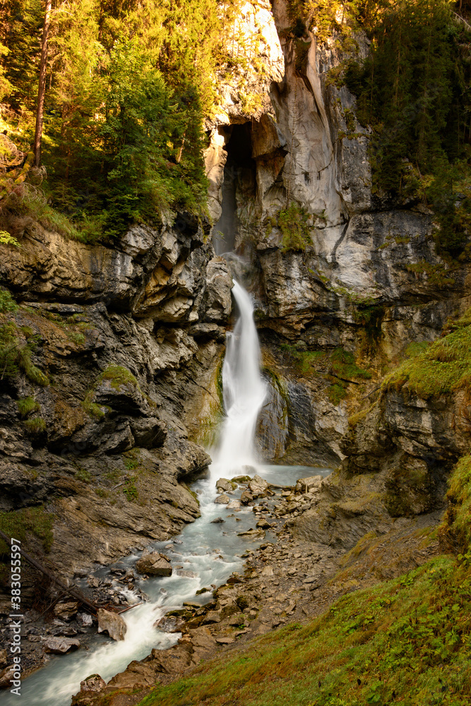 Obraz premium Kiental - Gamchibach - Waterfall