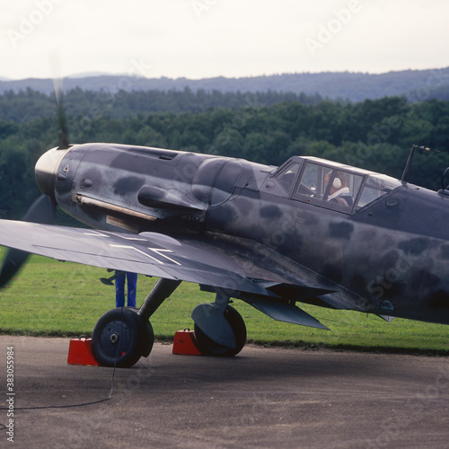 Obraz na płótnie An old warbird preparing to take off