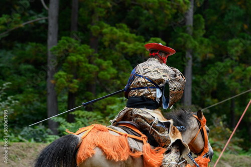 長巻を携えた騎馬武者