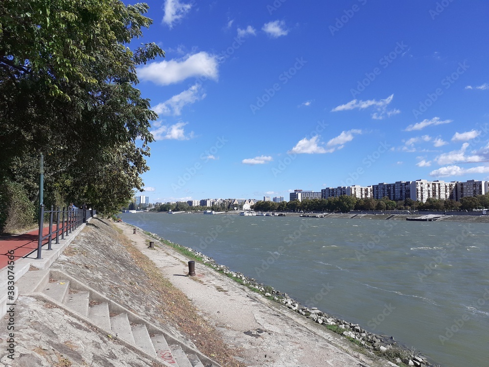 Fototapeta premium Running track along the river Danube in Budapest