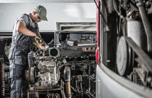 Pro Automotive Mechanic Repair Diesel Engine photo