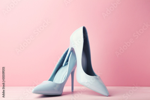 Canvas Print Blue high heel shoes on pink background