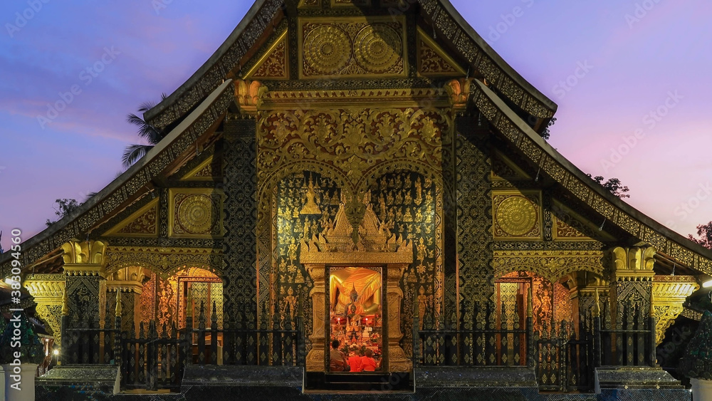 Fototapeta premium Wat Xieng Thong (Golden City Temple) in Luang Prabang, Laos. Xieng Thong temple is one of the most important of Laos monasteries.