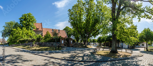 Koserow auf Usedom Dorfplatz mit Kirche