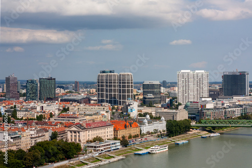 Panoramica o skyline de la ciudad de Bratislava, pais de Eslovaquia