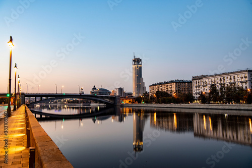 river embankment of a large metropolis at dawn with reflections in the river © константин константи