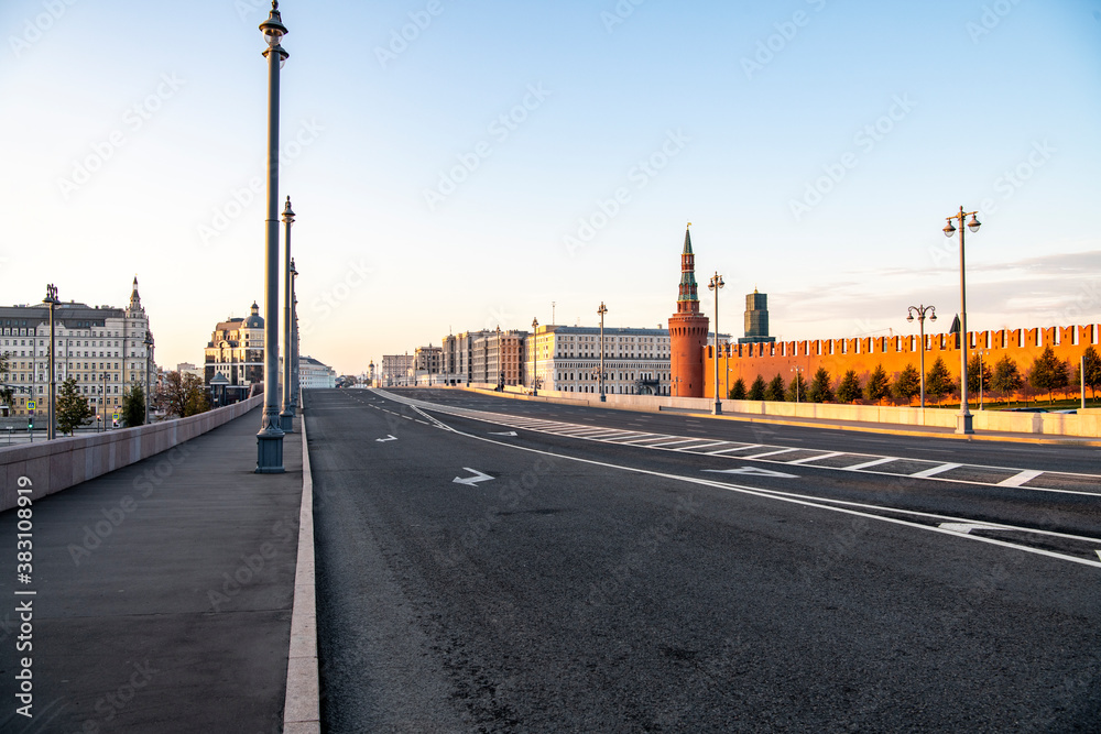 Obraz premium cityscape with ancient buildings and skyscrapers at sunrise