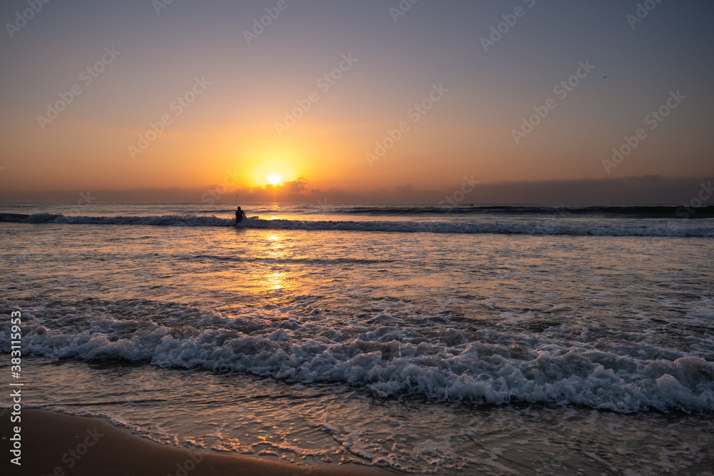 Naklejka premium early dawn on the sea beach