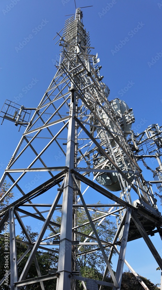 Nusco - Traliccio per antenne a Parco Castello Nusco - Traliccio per antenne a Parco Castello