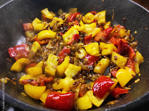 Obraz na płótnie Spicy vegetable stew of tomatoes, lentils, onions, bell peppers in pan w salonie