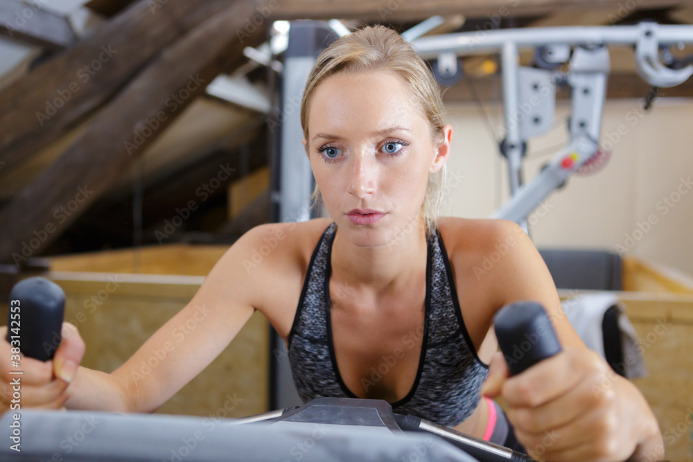 Obraz premium woman biking in the gym