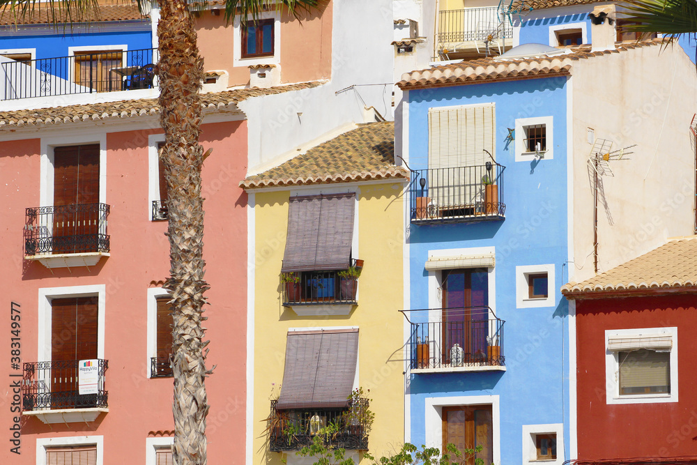 Naklejka premium Casas de colores en Villajoyosa, España