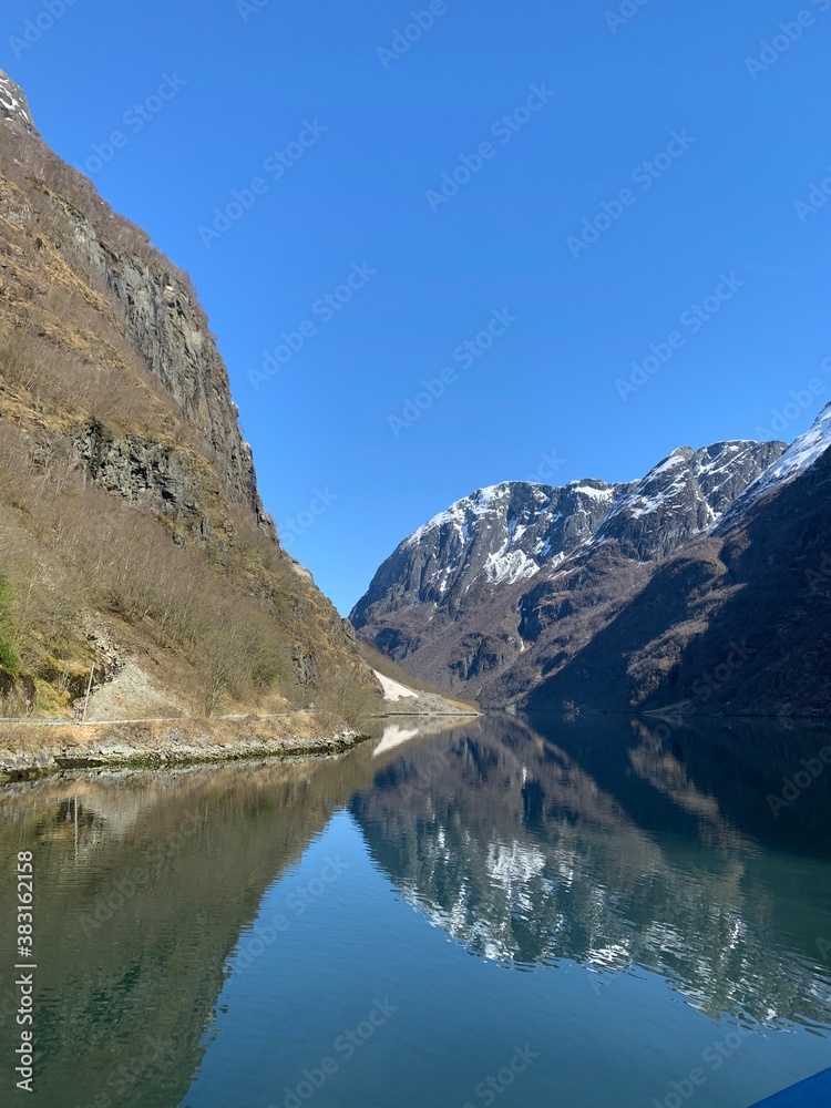 Obraz premium lake and mountains