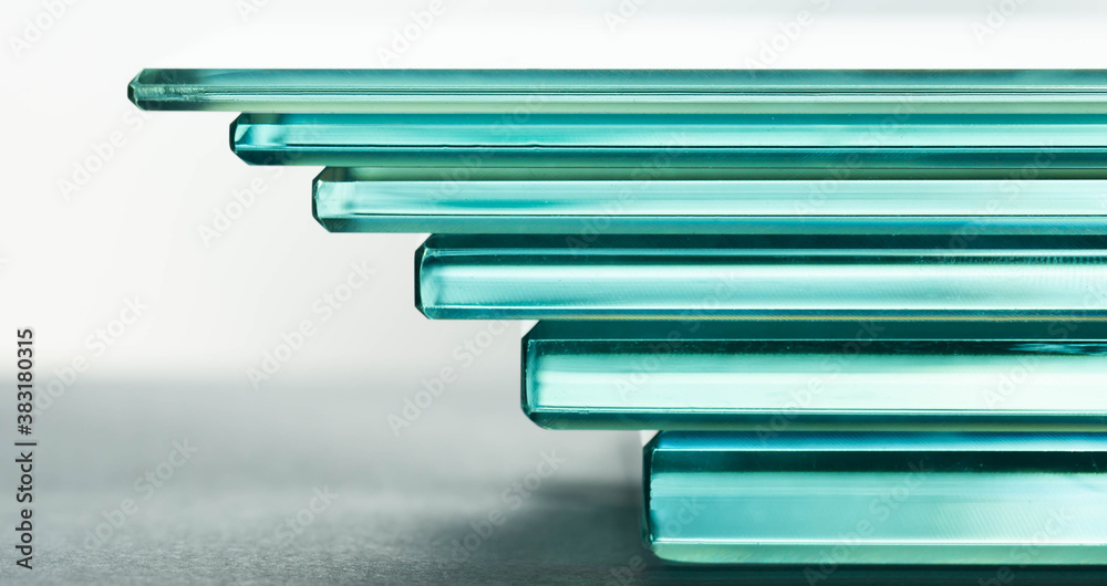 Φωτογραφία Glass Factory produces a variety of transparent glass thicknesses