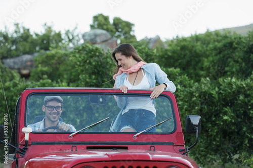 Εκτύπωση καμβά Young couple riding in jeep