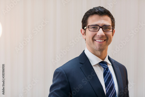 Fotografie Portrait confident corporate businessman in suit and eyeglasses