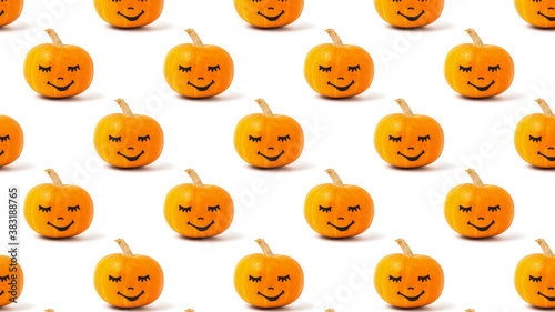 Seamless pattern of pumpkins with faces on a white background.